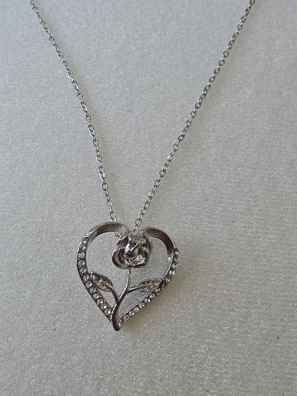 Heart Rose Pendant Necklace - Elegant Floral Women’s Jewelry